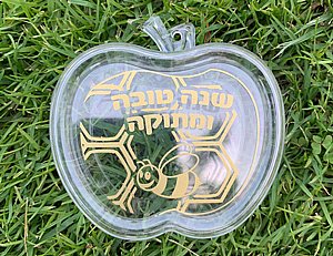 קופסא תפוח עם כיתוב בזהב שנה טובה ומתוקה קופסא תפוח עם כיתוב בזהב שנה טובה ומתוקה
